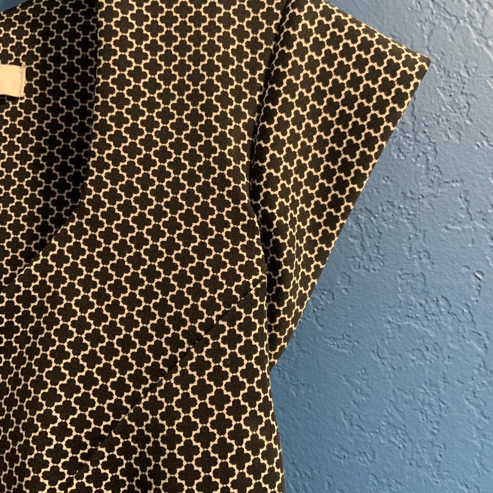 White House Black Market Quatrefoil Geo Slimming Sheath Dress Size 6 - Picture 7 of 14
